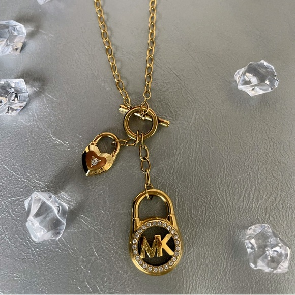 ‼️SALE‼️NEW!!🤍💎MICHEAL KORS  EARRING & NECKLACE SET!! - Picture 3 of 6